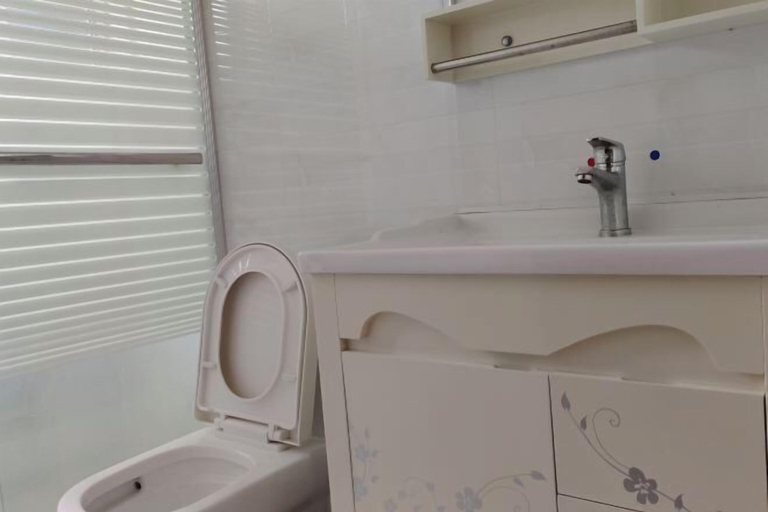 Bathroom 4, Shengsi Haiwaxiaozhuang Inn, Zhoushan