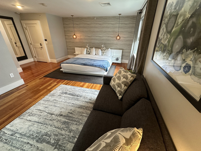 Room 2, Very Cool 1 Bed/1 Bath In Downtown Pelham St - Unit 7 1 Bedroom Home, Newport