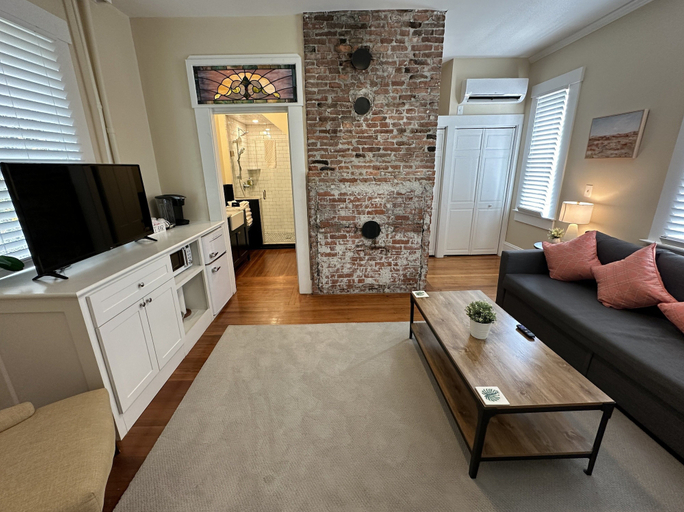 Living area, Exposed Brick Suite 1 Bed/ 1 Bath/ Pullout Sofa 1 Bedroom Apts, Newport