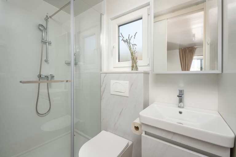 Bathroom 4, Terra Park SpiritoS, Pag