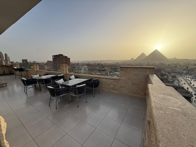 Outdoor dining, eco home suite, Al-Ahram