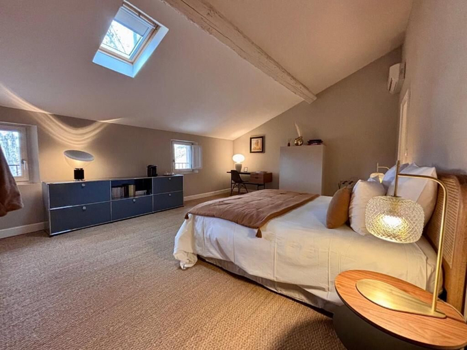 Bedroom 5, Merci Papa Merci Maman, Bouches-du-Rhône