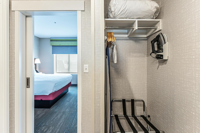 Others 4, Hampton Inn & Suites Howell, Livingston