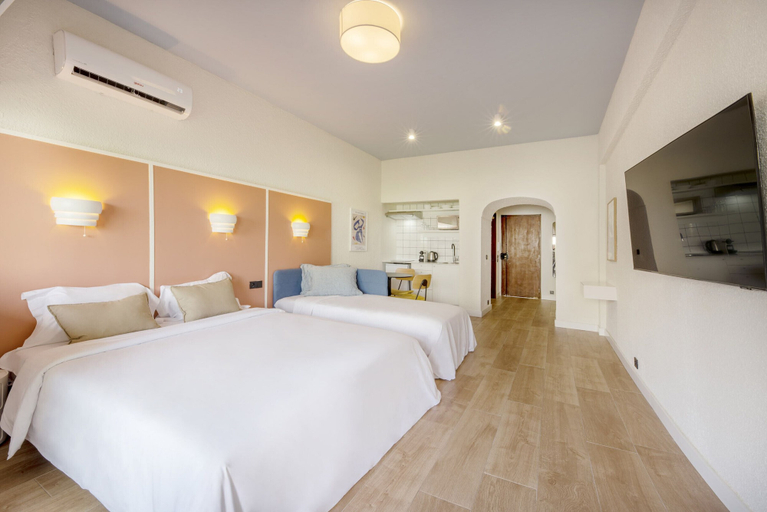 Room 3, Amarelo Studio by Olala Homes, Cascais