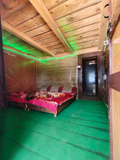 Room 4, Vedas Homestay | Waichin Valley, Kullu