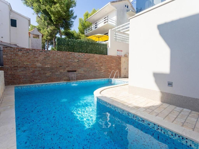Sport & Beauty 4, Apartment Slavena, Okrug