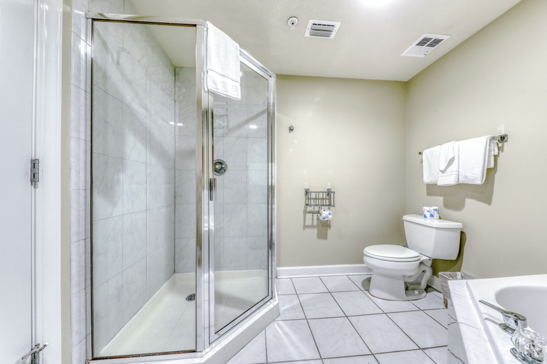 Bathroom 3, Admirals Quarters, Baldwin