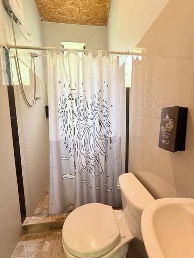 Bathroom 3, www.ecoterralodge.com, La Convención