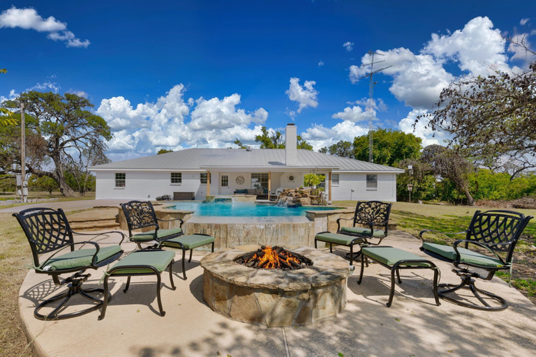 Pool 2, Rivers Oaks-the Ranch House Pool & Hot-tub!, Gillespie