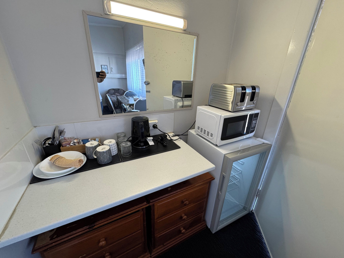Others 5, Blue Lake Motel, Mount Gambier