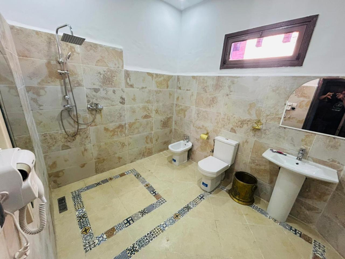 Bathroom 4, Hotel La Renaissance Tata, Tata