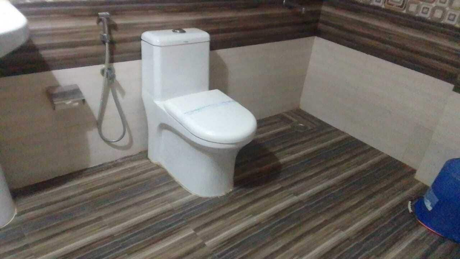 Bathroom, Utsavam Apartment Hotel, Thrissur