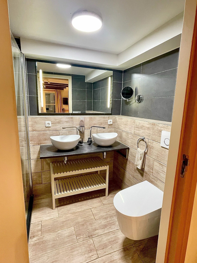 Bathroom 2, A&A Patio Suite, Amsterdam
