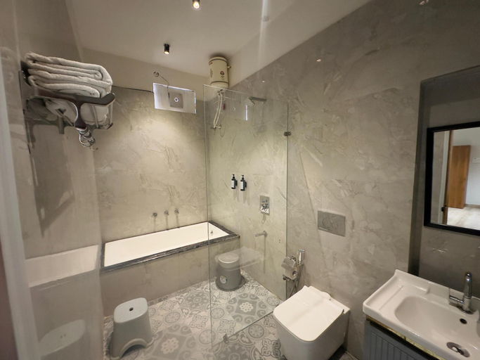 Bathroom 5, Royal Palm Inn, Faizabad