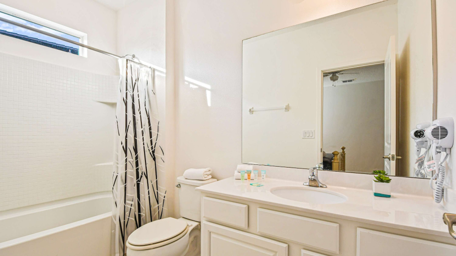 Bathroom 4, Spacious 12-bed Villa With Pool & Resort Amenities, Osceola