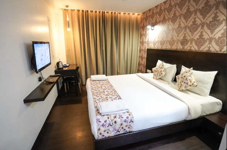 Bedroom 5, Hotel Singh's Vashi Navi Mumbai, Thane