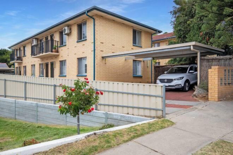 Room 5, Sammy's Seaside Hideaway in Henley Beach, Adelaide