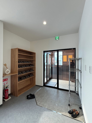Interior 4, Cress 3, Biei