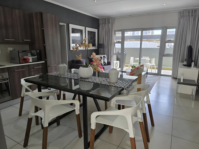 Food & Drinks 5, Sandton City Luxury Apartment, City of Johannesburg