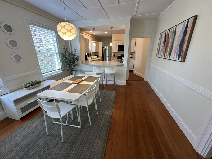 Dining 2, Very Cool 2 Bed/ 1 Bath Apartment Downtown Npt. - Unit 4 2 Bedroom Apts, Newport