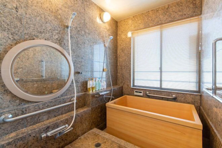 Bathroom 4, Futaba Hotel, Kita
