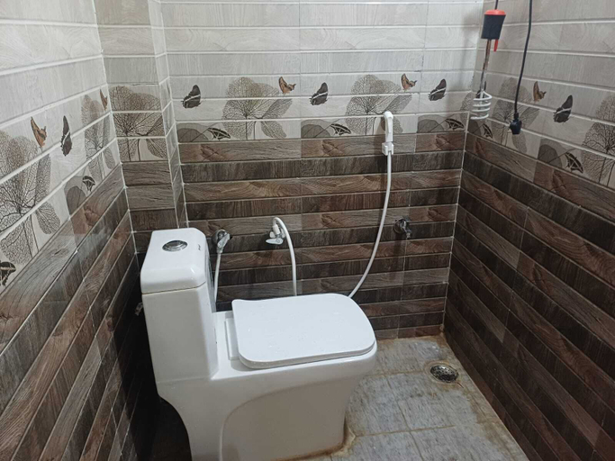 Bathroom 3, Royal Hotel, Chhatarpur