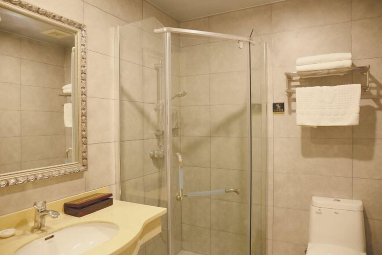 Bathroom 4, Cihang Hotel, Zhoushan