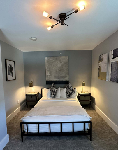 Room 2, Spacious 1 Bed/1 Bath In Downtown Newport - Unit 5 1 Bedroom Home, Newport