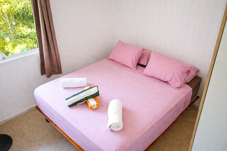Room 5, Fare Torehau