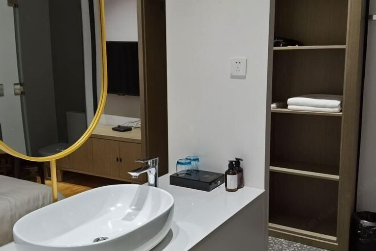 Bathroom 3, Hotels in Bama, Hechi