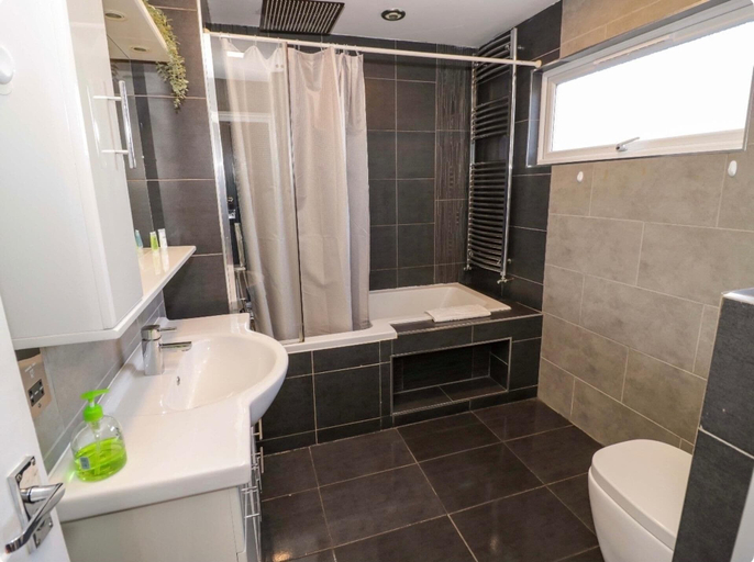 Bathroom 3, Luxe Leamington Spa Retreat, Warwickshire