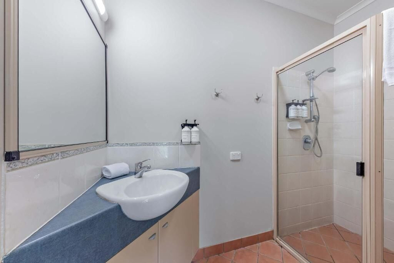 Bathroom 2, Spa Haven 18A Top Floor Private Spa, Whitsunday
