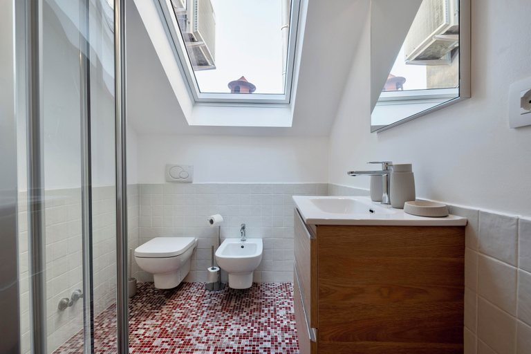 Bathroom 2, Palazzo Ca' Marcello, Venezia