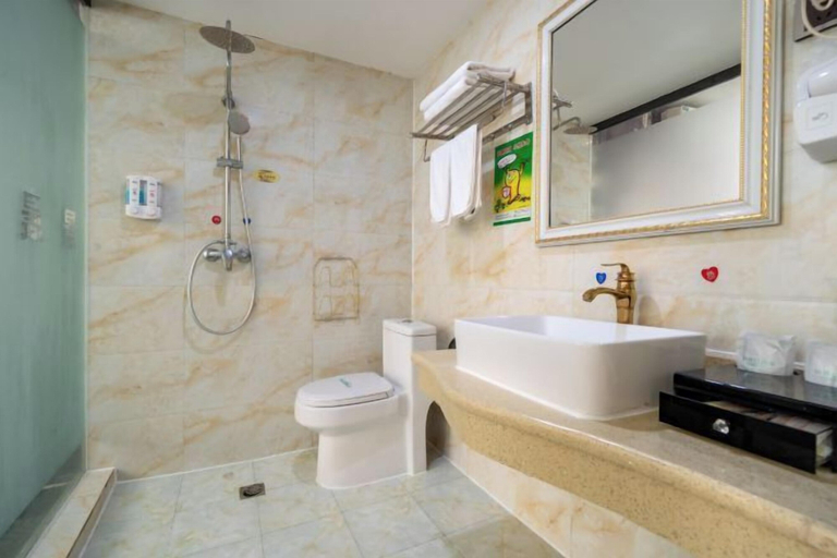 Bathroom 3, Jing Chen Holiday Hotel (Xilin Yingbin Road), Baise