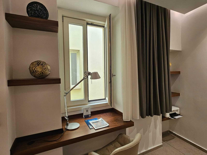 Bathroom 5, The Capital Boutique Hotel
