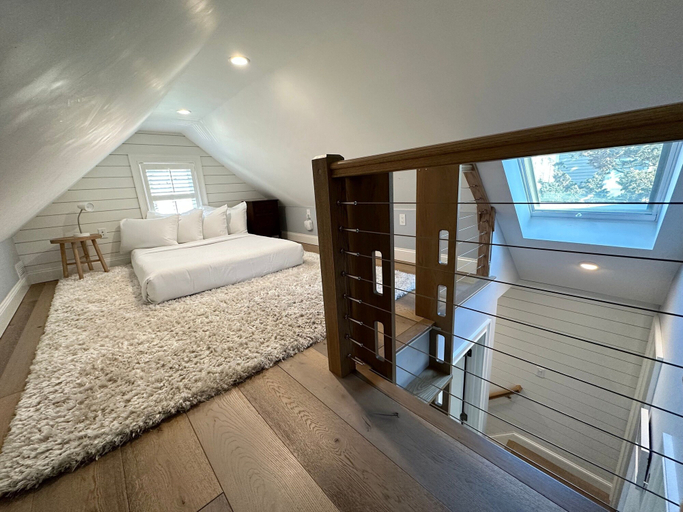 Room 3, Beautifully Renovated 2 Bed 2 Bath Private Home 2 Bedroom Home, Newport