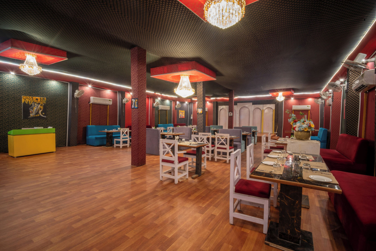 Food & Drinks 4, Hotel Chotiwala – 10 Mins from Kashi Vishwanath Temple, Varanasi