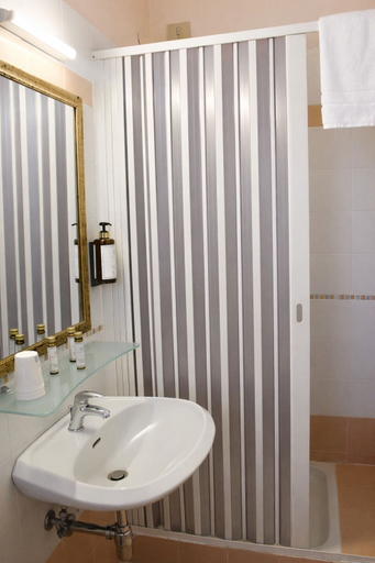 Bathroom 3, Phi Hotel Ambra, Pescara