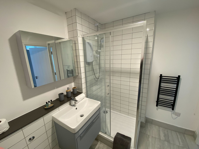 Bathroom 3, The Square Apartments Flat 3, Swindon