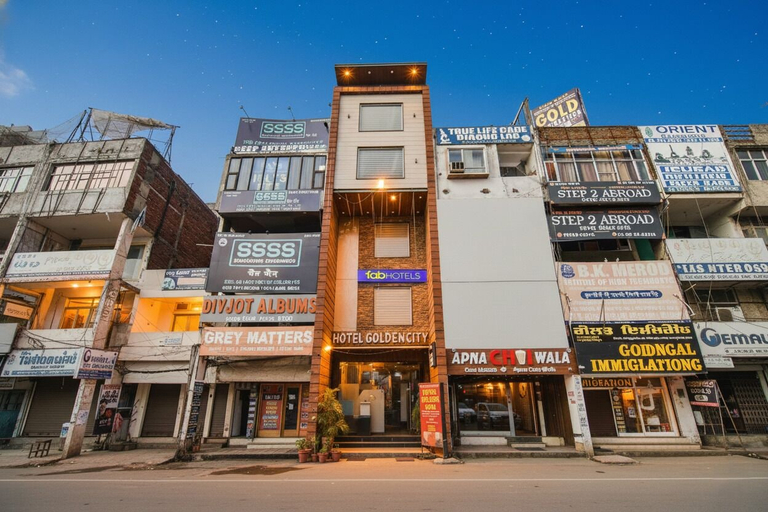 Exterior & Views