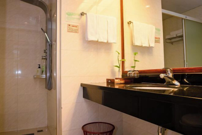Bathroom 5, Kaiyue Hotel, Shaoguan