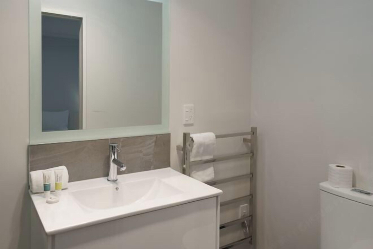 Bathroom 4, Snowy Peak Apartment, Mackenzie