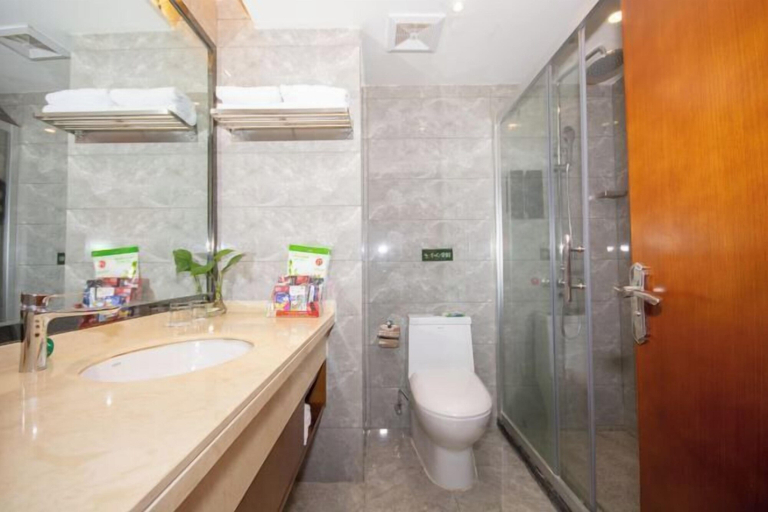 Bathroom 4, Bandao Lijing Hotel, Enshi Tujia and Miao