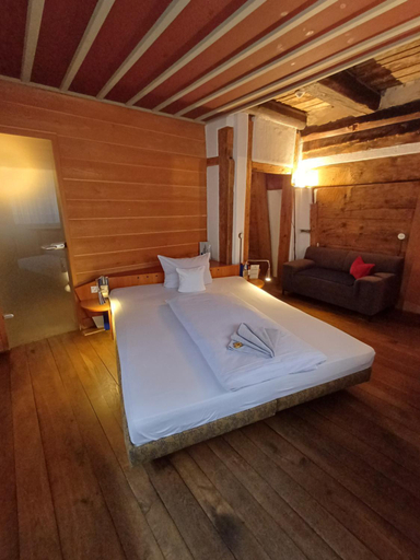 Bedroom 4, Schiefes Haus, Ulm