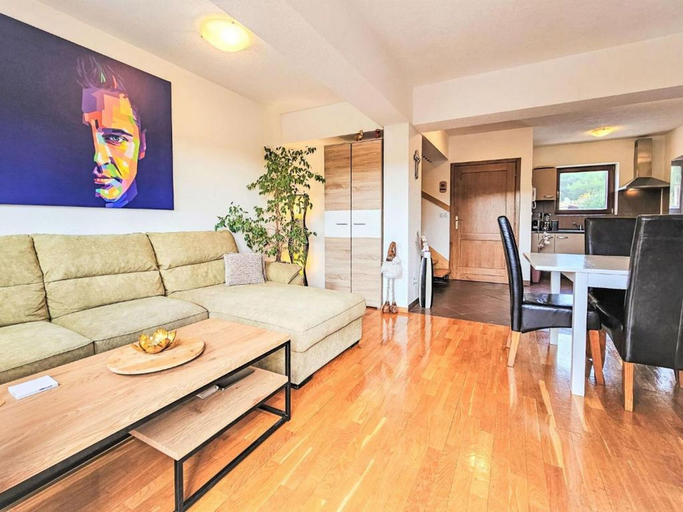 Others 4, Apartment Bilice, Bilice