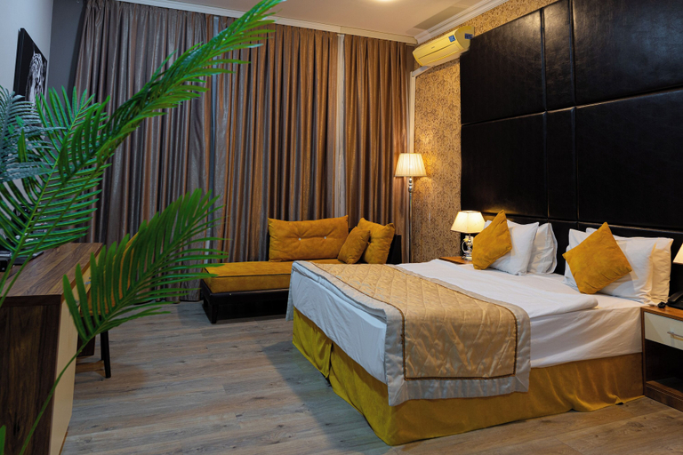 Room 4, Square Boutique, Baku