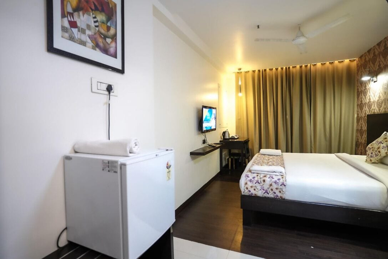 Bedroom 4, Hotel Singh's Vashi Navi Mumbai, Thane