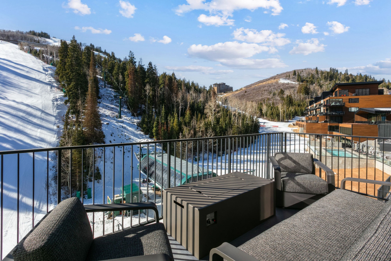 Outdoor spa tub, Ski-in/out Deer Valley Resort Pool 3br 3 Bedroom Condo, Wasatch