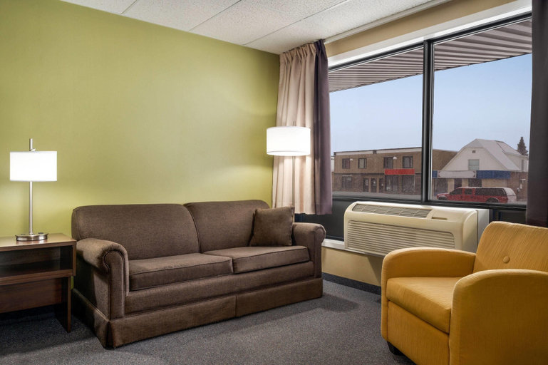 Others 5, Super 8 by Wyndham Hearst ON, Cochrane