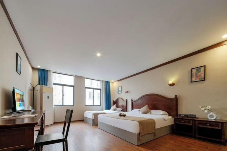 Bedroom 3, Binjiang Yizhan Hotel, Zunyi